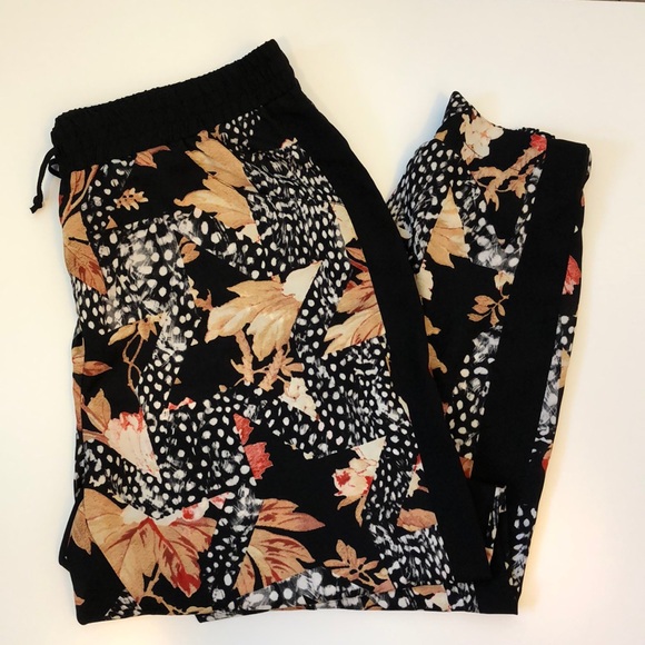 Topshop Pants - TopShop Floral Jogger Pant